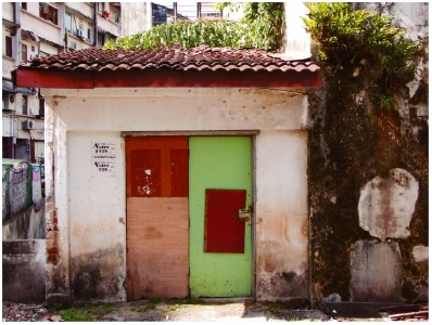 kirk pedersen urban asia photographs    Kuala Lumpur Alley   2007