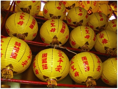 kirk pedersen urban asia photographs    Taipei Temple   2006